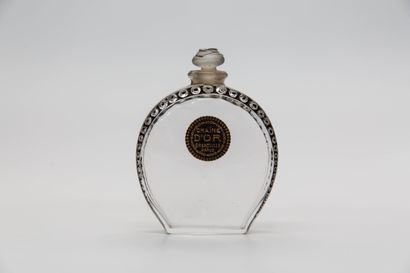 null Grenoville - "Golden Chain" - (1919) - 

Colourless crystal bottle of Baccarat,...