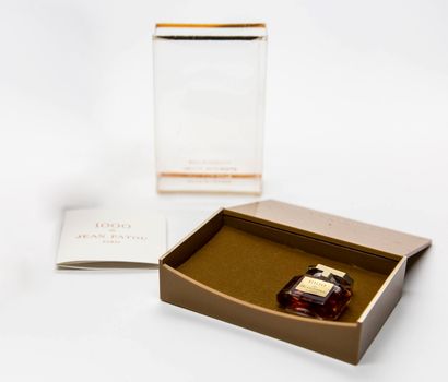 null Jean Patou - "1000" - (1974)

Rare perfume diminutive presented in its chamois...