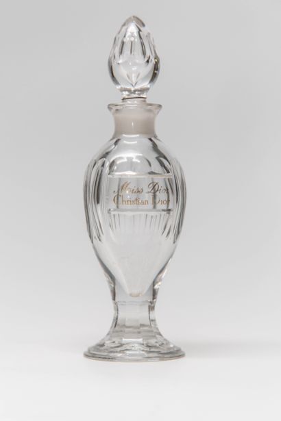 null Christian Dior - "Miss Dior" - (1947)

Amphora bottle on a star-shaped base...