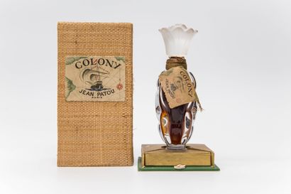 null Jean Patou - "Colony" - (1938)

Présenté dans son coffret cubique en carton...