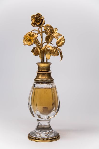 null Christian Dior - "Diorissimo" - (1956)

Spectacular amphora bottle on piedouche...