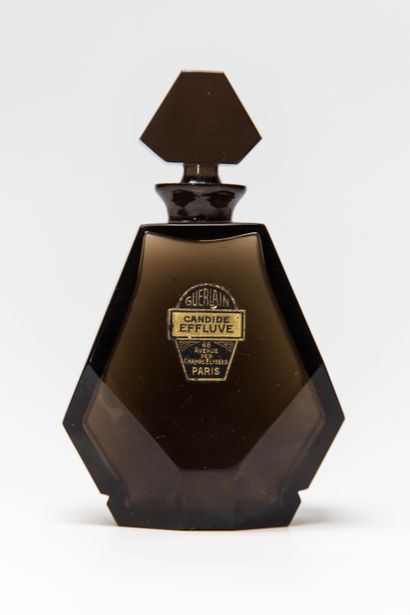 null Guerlain - "Candide Effluve" - (1924)

Flacon moderniste en cristal fumé brun...