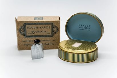 null Bourjois - "Karess" - (1921 - Etats Unis)

Superbe boite de poudre ovale tronquée...