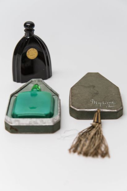 null Cristallerie de Nancy - (années 1920-1930)

Lot comprenant le flacon modèle...
