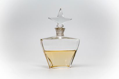 null Lancôme - "Gardenia" - (1937 ) 

Rare molded colourless pressed glass bottle...