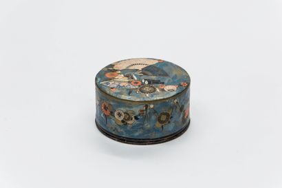 null Bourjois - "Marguerite Carré" - (1910)

Rare drum-shaped cylindrical powder...