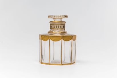 null Guerlain - "Sillage" - (1906)

Directoire" model bottle in colourless pressed...