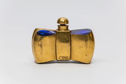 null Guerlain - "Coque d'Or" - (1937)

Flacon moderniste en verre bleu nuit pressé...