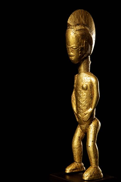 null BAOULE (Ivory Coast)

Elegant feminine STATUETTE in wood covered with gold leaf....