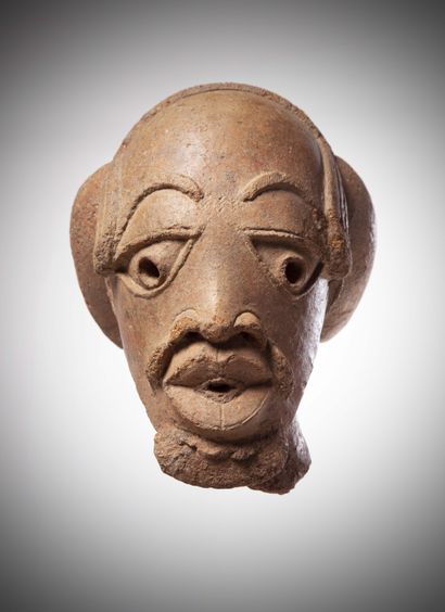 null NOCK (Nigeria)

Remarkable male head in pink terracotta on a smooth slip. The...
