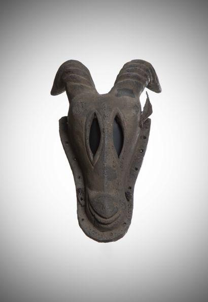 null OGONI (Nigeria)

Elegant Antelope MASK with twisted horns covered with a thick...