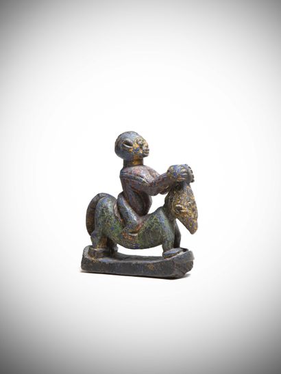 null YORUBA (Nigéria)

CAVALIER en bois recouvert d'une ancienne polychromie bleue,...