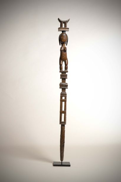 null AGNI (Côte d'Ivoire)

Very elegant CHIEF CANE made up of a feminine representation...