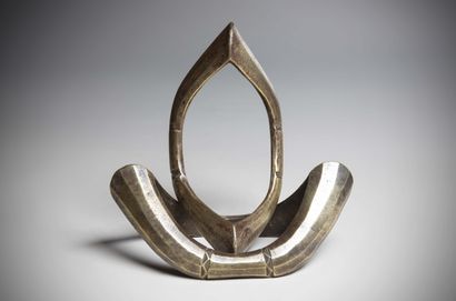null SENOUFO (Ivory Coast)

Two CHEVILLERES in bronze with polished light patina,...
