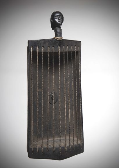 TABWA (Congo D.R.C.) 
CORDOPHONE with a parallelepipedic...