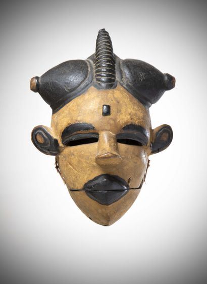 OGONI (Nigeria)

MASK with mobile jaw, almond-shaped...