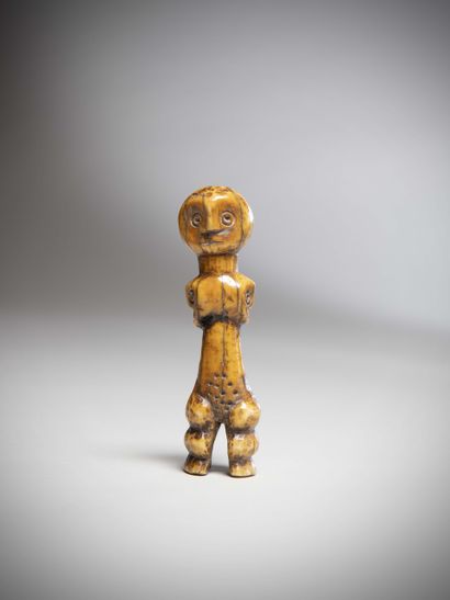 null LEGA (Congo D.R.C)

Ivory STATUTE with a deep honey-coloured patina. If busts...