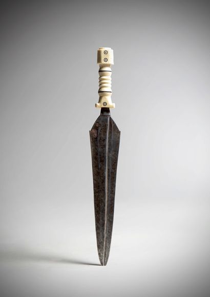 null BODO / MANGBETU (Congo D.R.C)

Dagger with fluted wrought iron blade and ivory...