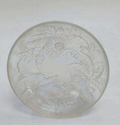 null 
CUTTING in pressed moulded glassware with foliage and berry decoration, work...