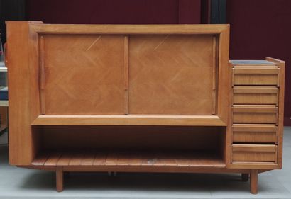 null 
Robert, GUILLERME and Jacques CHAUBON 20th century
Sideboard in light oak,...