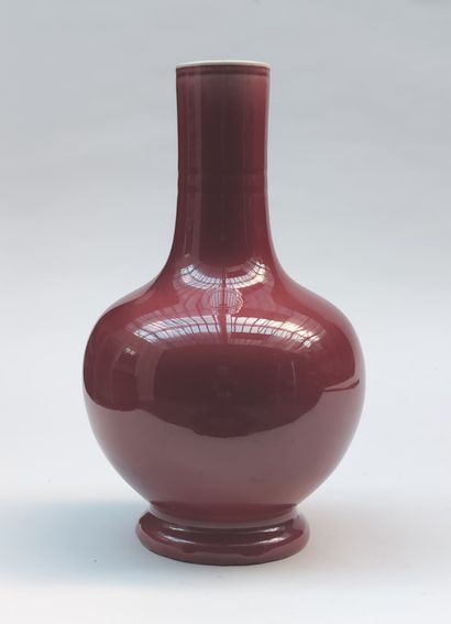 null 
Stoneware VASE "Ox's blood" with a belly shape, first half of the XIXth century,...
