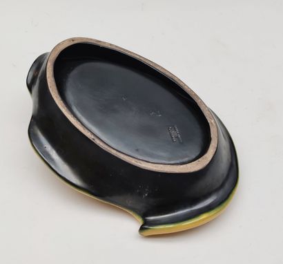 null 
QUIMPER HB
Black and yellow enamelled earthenware bowl, marked on the reverse,...