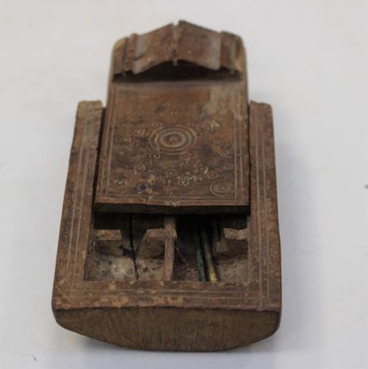 null Boîte à cosmétiques en bois avec deux petites cuillers, Copte. L, 11 cm,