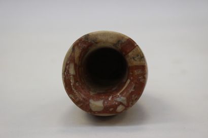 null Vase ovoïde à lèvre en bourrelet

Brèche rose

Egypte, Nagada II ou III, 3500-3150...