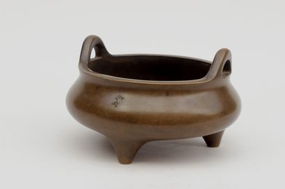 null 
A patinated bronze CUP, on the reverse side an apocryphal seal of Kien Long,...