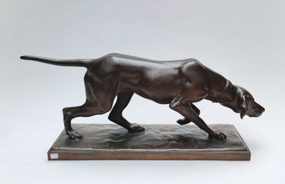 null 
French school XXth century
Hunting dog at a standstill
Bronze print, anonymous...