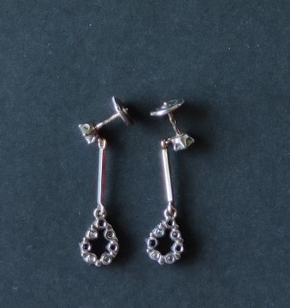 null 
Pair of earrings in white gold 750°/°°° each set with cut diamonds and small...