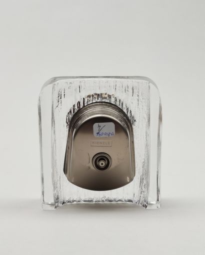 null 
DAUM
Modern crystal clock, electric movement, marked, 12.5 x 11.3 cm