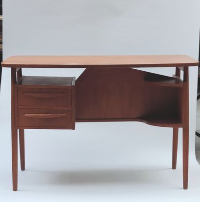 null 
Small wood desk with its chair and an armchair, Danish work of the 20th century
Dimensions...