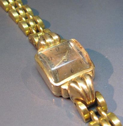 null Montre de dame à boîtier en or jaune, sur bracelet en métal doré