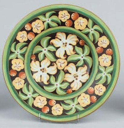CATTEAU Charles (1880-1966) Large plat en émaux satinés, de forme circulaire. Décor...