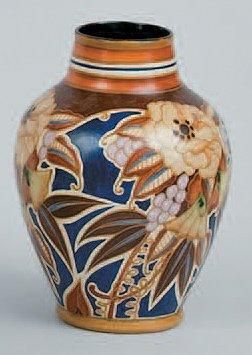 CATTEAU Charles (1880-1966) Vase en faïence fine émaux mats, de forme balustre. Décor...
