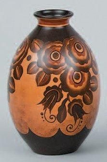CATTEAU Charles (1880-1966) Vase en faïence fine émaux mats, de forme ovoïde. Décor...