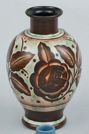 CATTEAU Charles (1880-1966) Vase en faïence fine émaux mats, de forme balustre à...