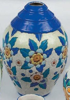 CATTEAU Charles (1880-1966) Grand vase pansu à col nivelé, décor de fleurs et de...