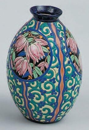 CATTEAU Charles (1880-1966) Vase en faïence émaillée de forme ovoïde à motifs de...