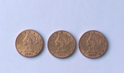 null 
LOT of five USA yellow gold coins including :
Two 20 Dollars coins 1927 Liberty...