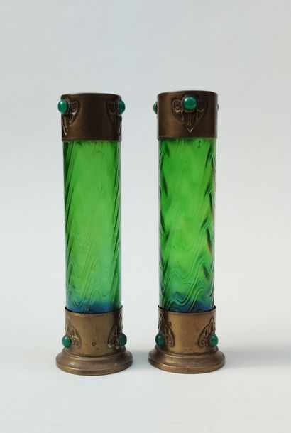 null 
AUSTRIAN WORK 1900 / 1920
Pair of tubular glass VASES with green tinted glass,...