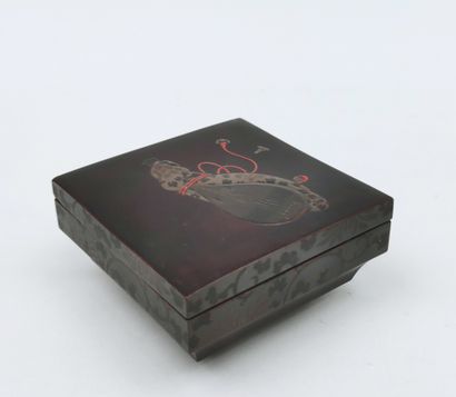 null 
Small square lacquer box, JAPAN MEIJI end of the XIXth century 6 X 12 X 12...