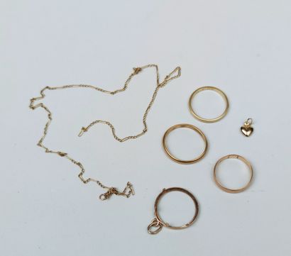 null 
LOT of yellow gold debris 750°/°° L ENSEMBLE DES BIJOUX SERA CASSE comprenant...