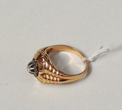  RING in yellow gold 750°/°° set with a small white stone Gross weight : 3.5 gr Finger...