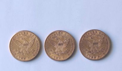  LOT de cinq pièces en or jaune USA comprenant : Deux pièces de 20 Dollars 1927 Liberté...