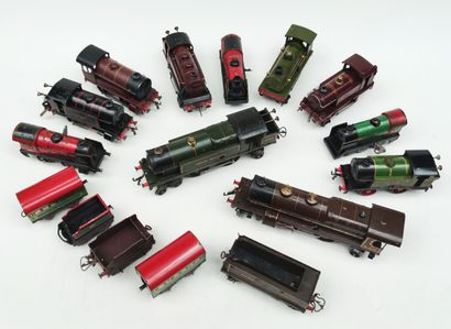 null 
HORNBY
Set of 11 mechanical metal engines, nine reassembly keys, about : 11...