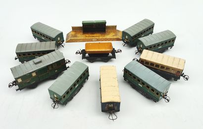 null 
HORNBY
Set of 11 mechanical metal engines, nine reassembly keys, about : 11...