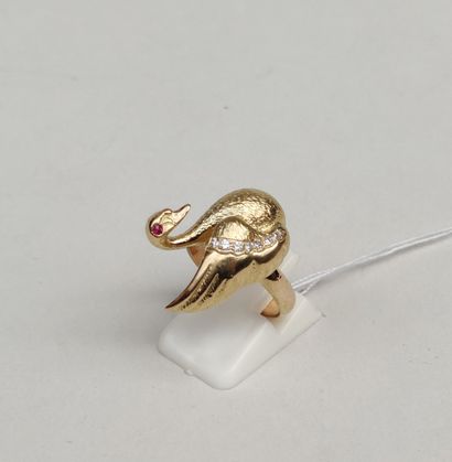 null 
Ring in yellow gold 750°/00 representing a bird set with small brilliant-cut...
