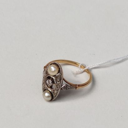  RING in yellow gold 750°/°° and white gold 750°/°° decorated with two pearls and...